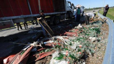 Muri� tras volcar con su auto en ruta 158