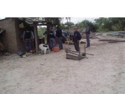 En dos allanamientos efectuados en el Circuito Cinco la Polic�a aprehendi� a seis personas, dos menores de edad y procedi� al secuestro de, una tumbera, cartuchos y armas blancas 