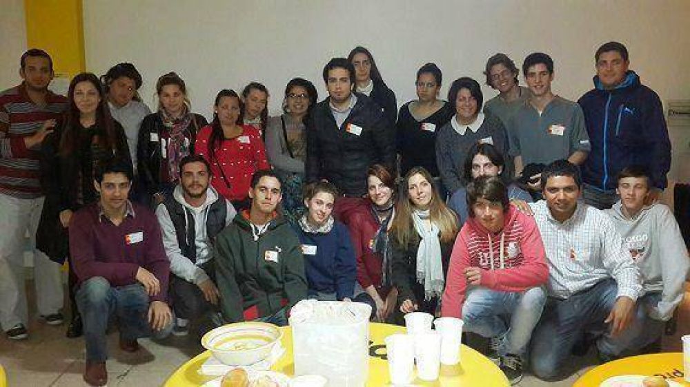 JOVENES PRO SE REUNIERON EN LANUS CON EL CONCEJAL MEDINA EN RESPALDO A GRINDETTI
