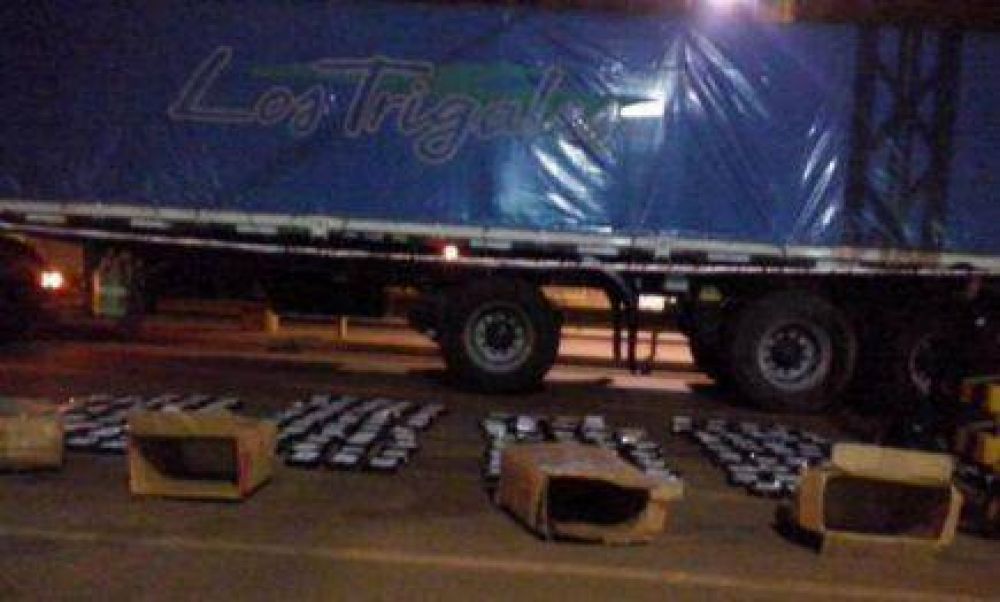 Hallaron marihuana dentro de un cami�n en el puente Internacional