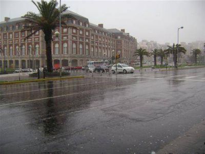 El mal tiempo no cesa sobre Mar del Plata