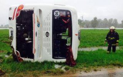 Volc� en Ruta 9 el micro que trasladaba al cantante V�ctor Heredia