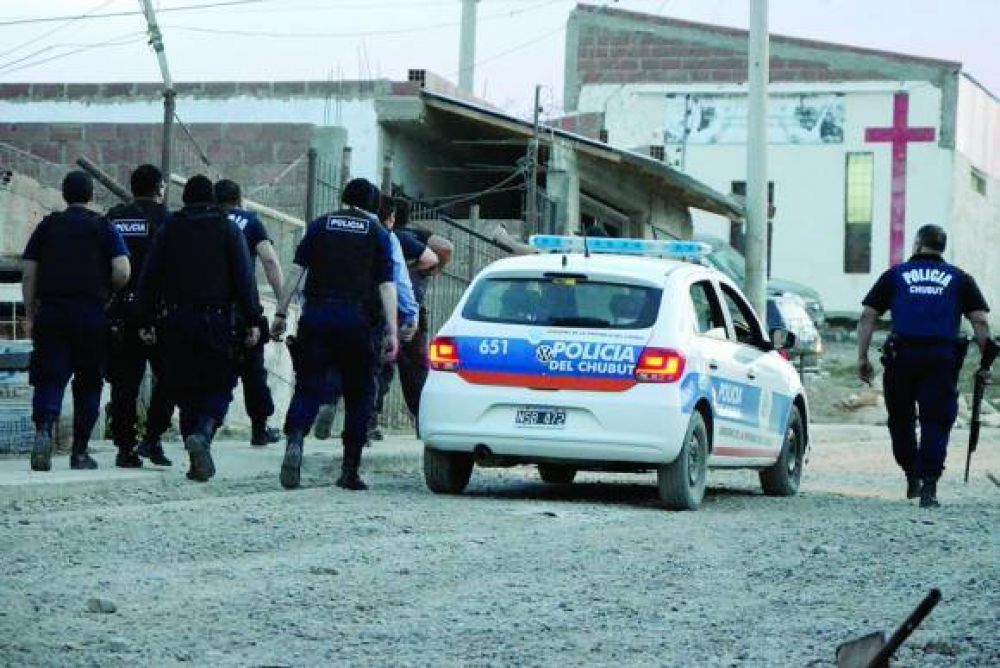 Tiroteo entre bandos antag�nicos deja dos heridos de bala en el l�mite de barrios Isidro Quiroga y Moure