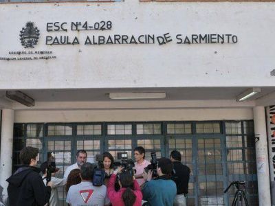 Fueron suspendidos los dos alumnos que llevaron armas a la escuela