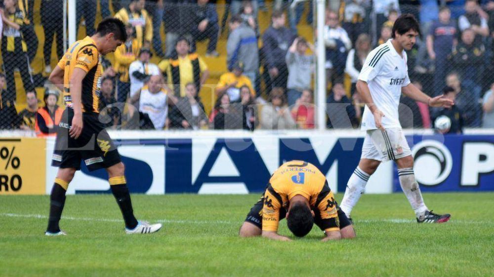 Olimpo perdi� 2-1 con Estudiantes de La Plata en el Roberto Carminatti y sum� su 6� derrota