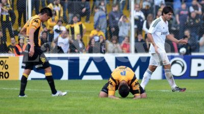 Olimpo perdi� 2-1 con Estudiantes de La Plata en el Roberto Carminatti y sum� su 6� derrota