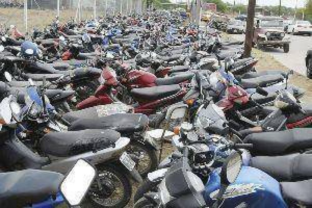Por falta de papeles y el elevado monto de las multas no se retiran las motos secuestradas