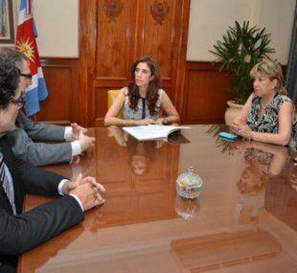 Funcionarios Nacionales del INADI con la Gobernadora
