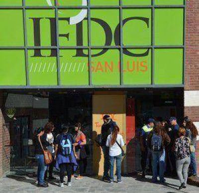 IFDC: alumnos molestos por presencia policial y la no rev�lida a docentes