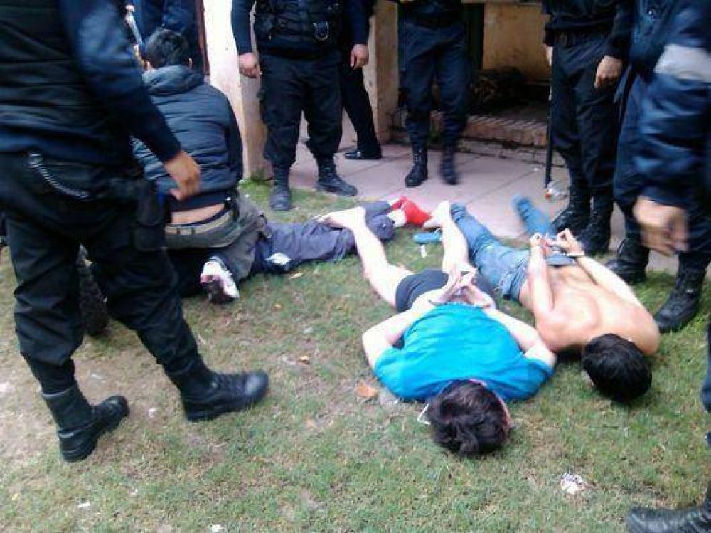 Estrictos operativos policiales en varios puntos de la ciudad: ocho detenidos