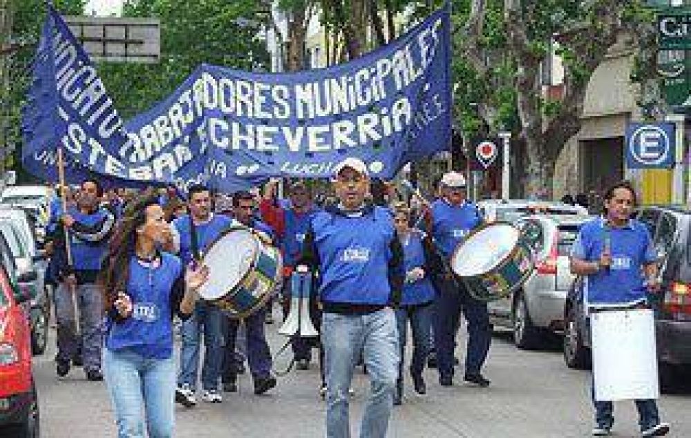 Municipales se movilizaron en reclamo de mejoras salariales