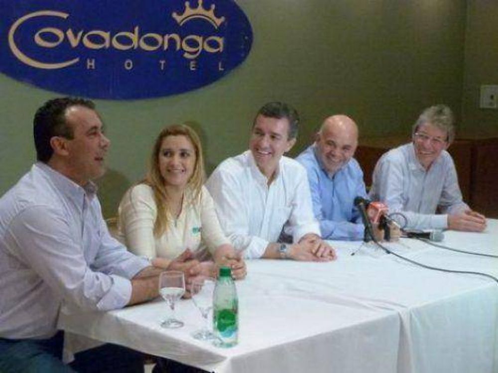 Aguilar y los dem�s �impresentables� encabezan nueva reuni�n coquista