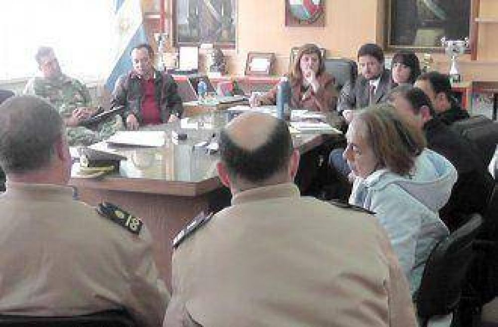 Defensa Civil coordin� acciones para una nueva crecida del r�o