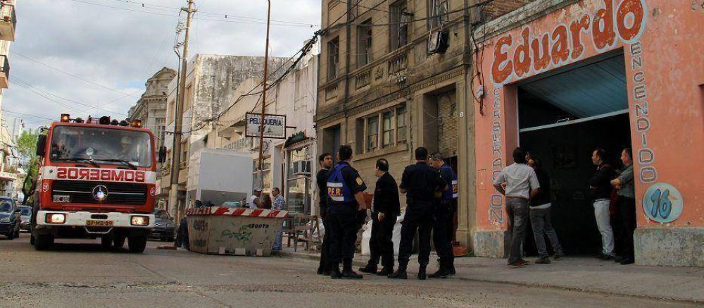 Dos obreros resultaron heridos al recibir una descarga de 13 mil voltios