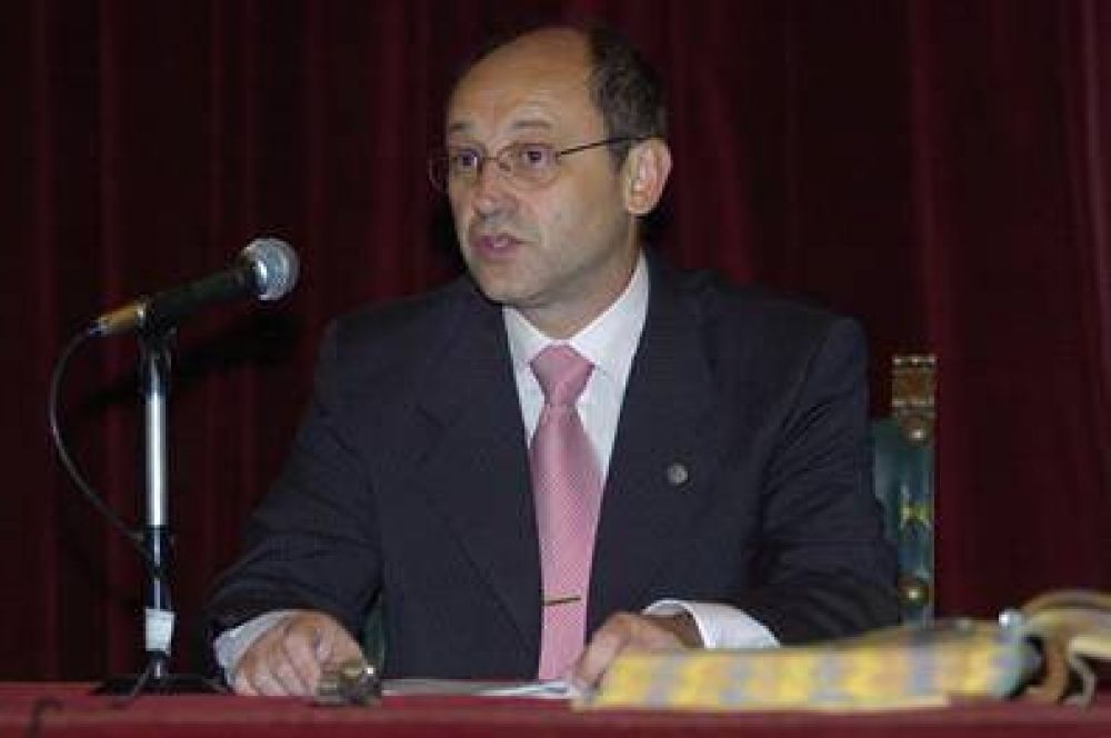 El rector puso la firma
