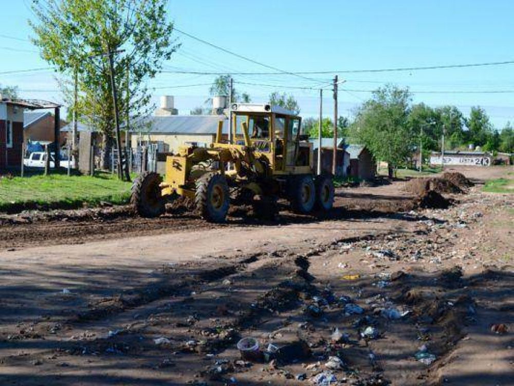 Intensos trabajos en las calles luego de la lluvia