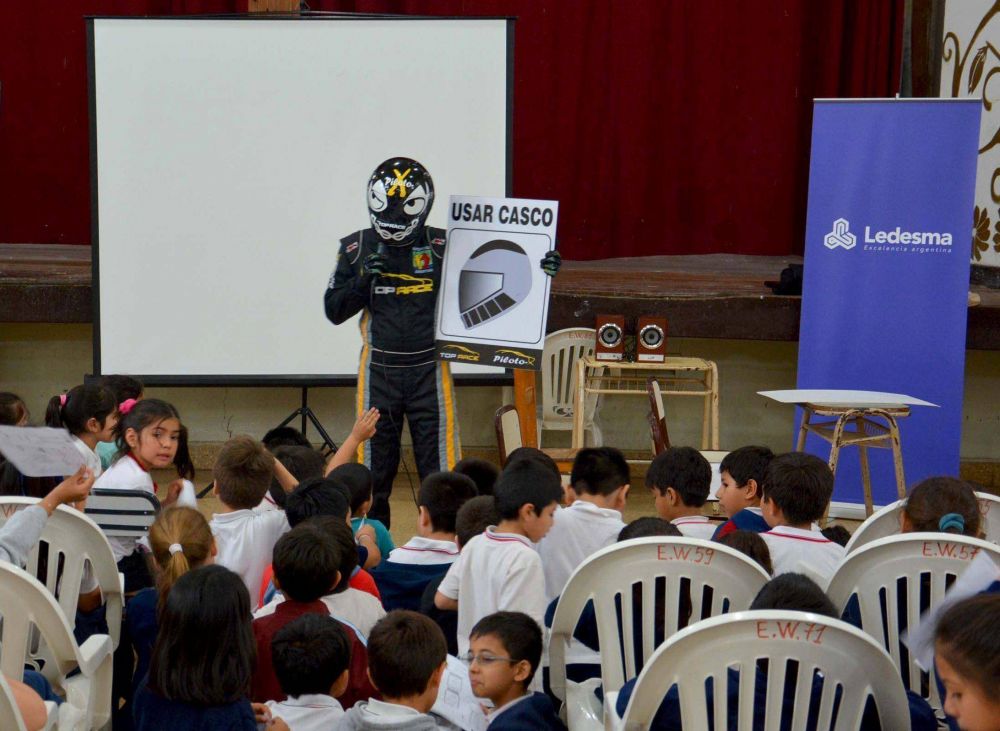 LEDESMA DICTO CHARLAS DE EDUCACIN VIAL