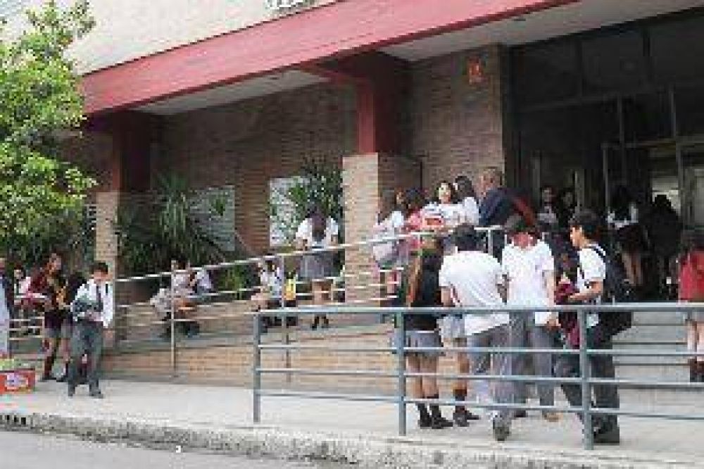 Definen aumentos para las matr�culas de colegios privados de entre un 20% y un 30%