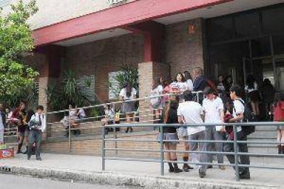 Definen aumentos para las matr�culas de colegios privados de entre un 20% y un 30%