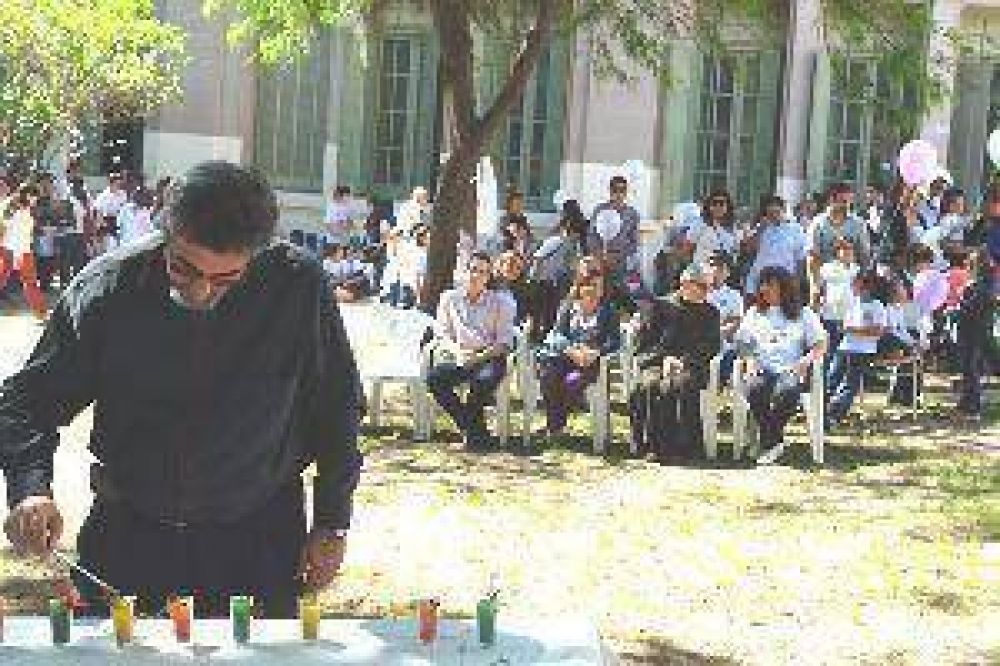 En la VI Marcha de las Banderas Blancas se pidi� ayer por la paz en el Colegio San Francisco