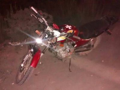 Choque entre un auto y una moto