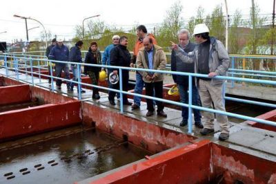 Peralta recorri� �reas de saneamiento y energ�a de SPSE