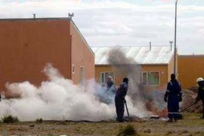 LAS HERAS: INCIDENTES EN BARRIO PETROLERO QUE SIGUE USURPADO