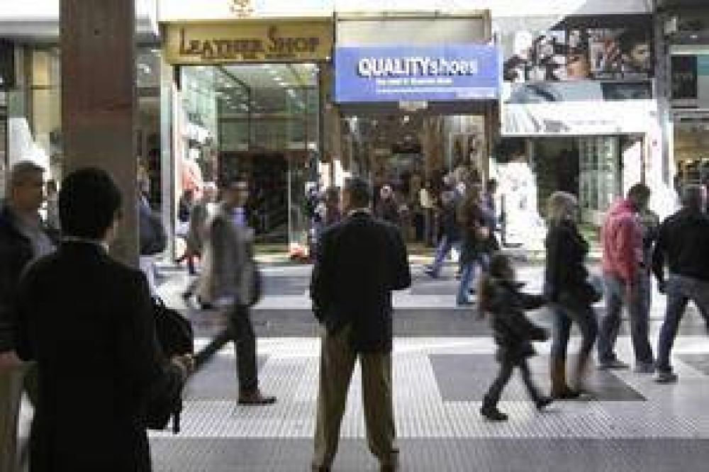El d�lar blue sigue por debajo de los 15 pesos y el oficial se mantiene estable
