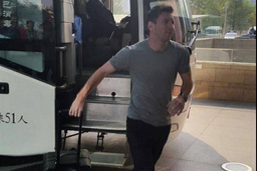 La selecci�n desembarc� en Pek�n y espera por el Supercl�sico de las Am�ricas