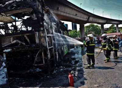 Buenos Aires: 3 sanluise�os iban en el colectivo que se incendi� en Autopista 25 de mayo