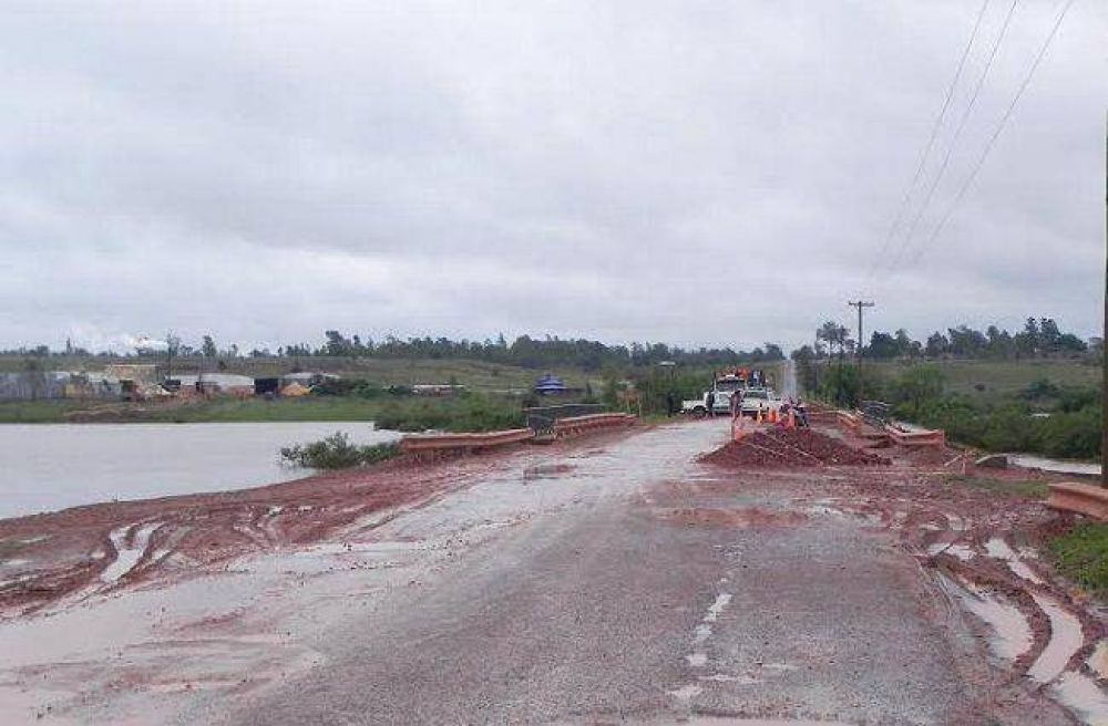Por la creciente hay 77 familias evacuadas en diferentes comunas y dos rutas cortadas