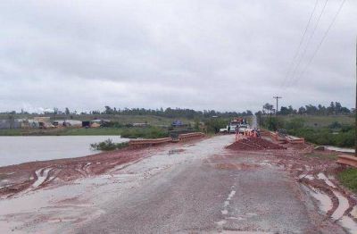 Por la creciente hay 77 familias evacuadas en diferentes comunas y dos rutas cortadas