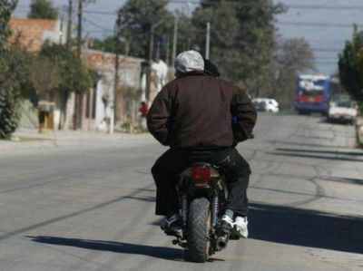 Alertan sobre particular modalidad de ataques de motochorros que acechan la zona de los cines del shopping