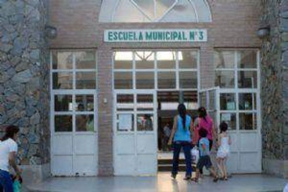 En un a�o, se equipar� el sueldo de docentes municipales y provinciales