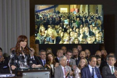 Bacileff estuvo en la promulgaci�n del nuevo C�digo Civil, neg� reuni�n con CFK y cuestion� a los medios que quieren �fijarle la agenda a la presidenta y al gobernador del Chaco�
