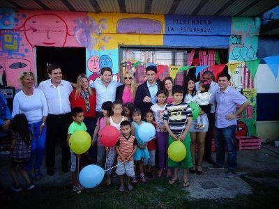 Alex Campbell junto a Jorge Macri inaugur� merendero en Villa Jard�n