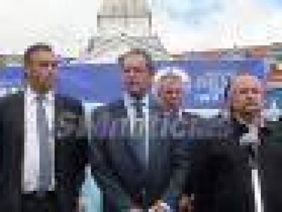 Scioli y Granados entregaron patrulleros en Jos� C. Paz