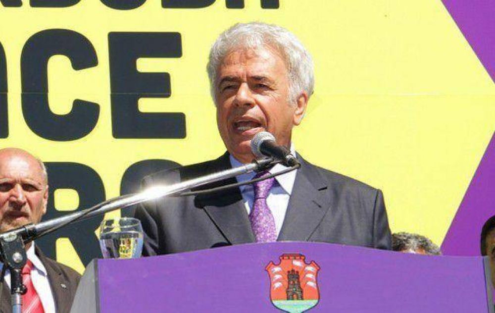 Por ahora, De la Sota descarta reabrir la discusi�n salarial