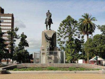 Licitan la instalaci�n de juegos en varios sectores de la Plaza 25 de Mayo