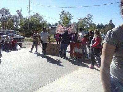 Vecinos de El Carrizal cortaron la ruta 16 en reclamo de agua potable