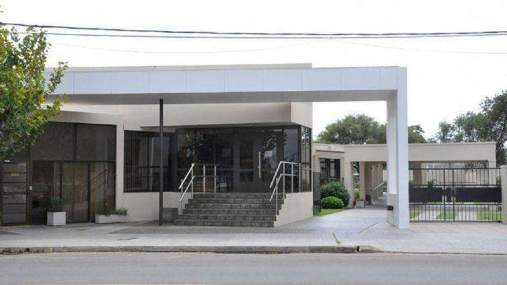Responsabilizan a una empresa bahiense por el f�retro que se desfond� en pleno velorio 