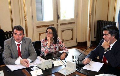 P�rez promete financiamiento para la exportaci�n de vinos
