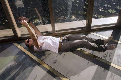 La Torre Eiffel se renueva: ahora tiene un piso de vidrio que da v�rtigo