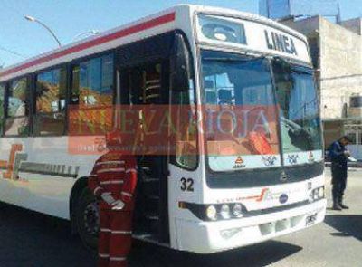 Dos heridas en un choque entre un colectivo y una camioneta