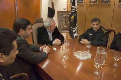 Peralta se reuni� con la plana mayor de la polic�a