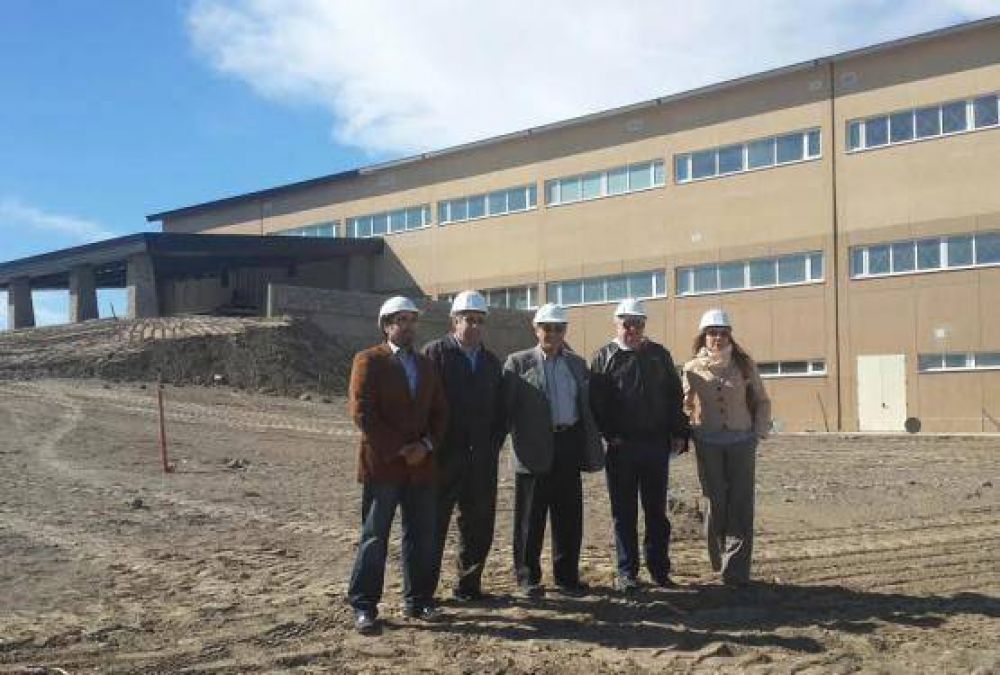 Ortiz mantuvo una reuni�n de trabajo con el Director del Hospital del Calafate