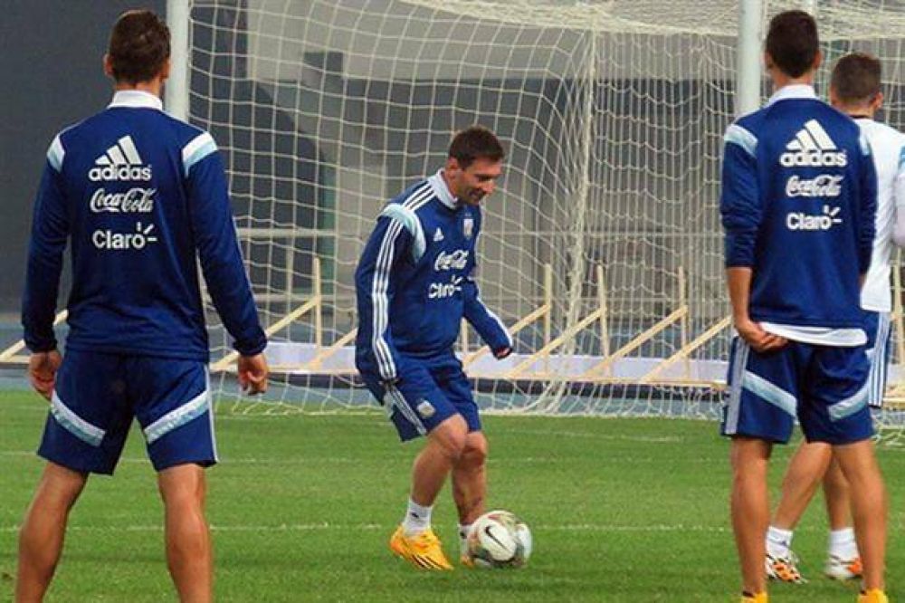 Con Lionel Messi, la selecci�n cumpli� su primer entrenamiento en Pek�n
