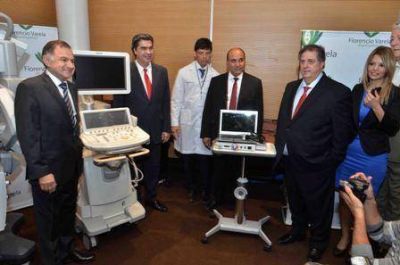 Capitanich, Manzur y Collia entregaron equipamiento al Hospital El Cruce N�stor Kirchner de Florencio Varela