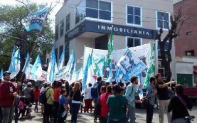 La Plata: Escracharon inmobiliarias por especulaci�n