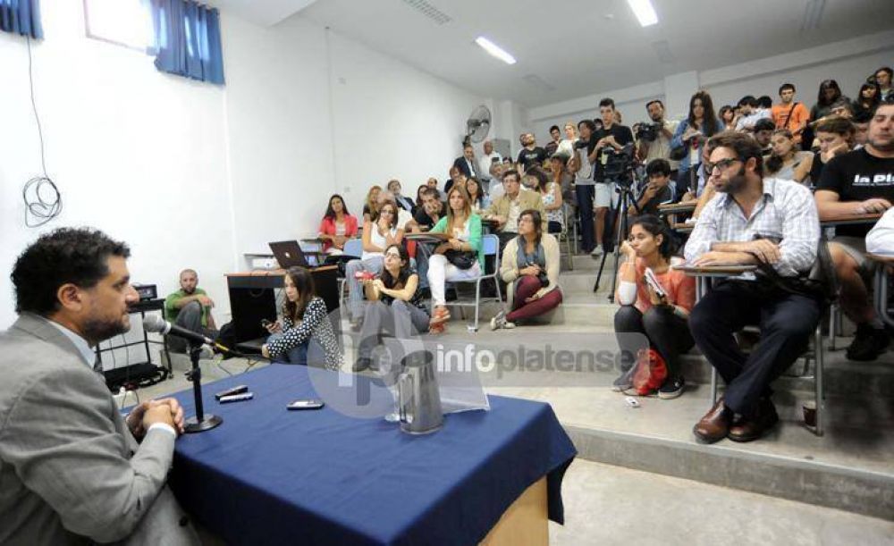 �Arias se queda afuera de la asamblea?
